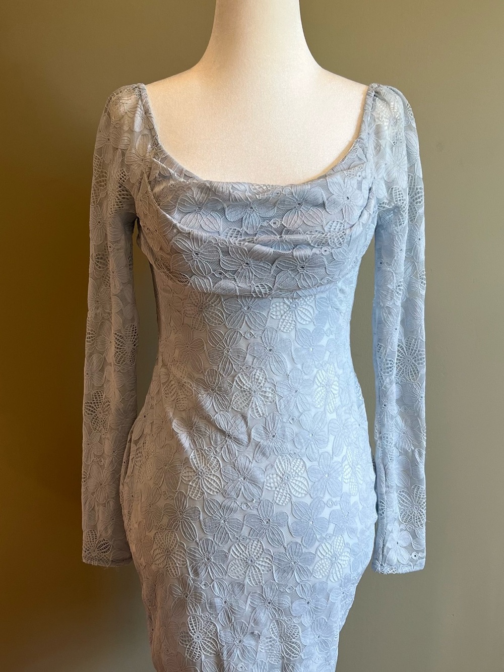 Elegant Light Blue Lace Midi Dress with Scoop Neck